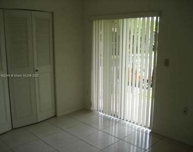 10776 N Kendall Dr - Photo Thumbnail 8