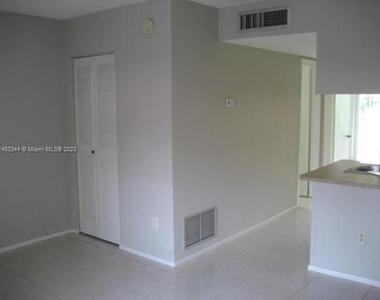 10776 N Kendall Dr - Photo Thumbnail 6