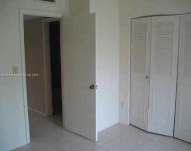 10776 N Kendall Dr - Photo Thumbnail 10