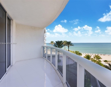 17201 Collins Ave - Photo Thumbnail 10