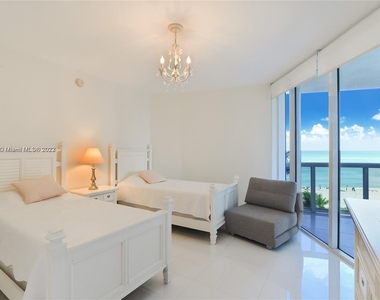 17201 Collins Ave - Photo Thumbnail 8