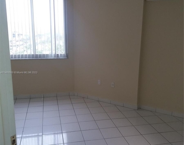 17275 Collins Ave - Photo Thumbnail 29