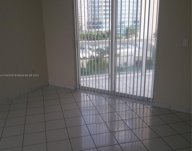 17275 Collins Ave - Photo Thumbnail 30