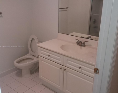 17275 Collins Ave - Photo Thumbnail 32