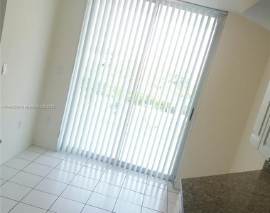 17275 Collins Ave - Photo Thumbnail 23