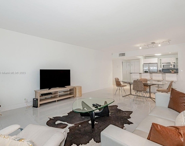 2301 Collins Ave - Photo Thumbnail 4