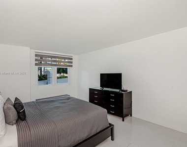 2301 Collins Ave - Photo Thumbnail 15