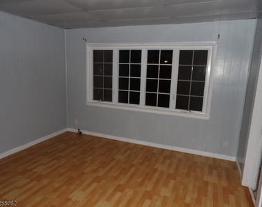 141 Banta Ave - Photo Thumbnail 5