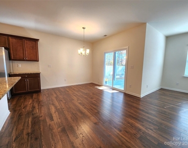 2212 Apple Glen Lane - Photo Thumbnail 6