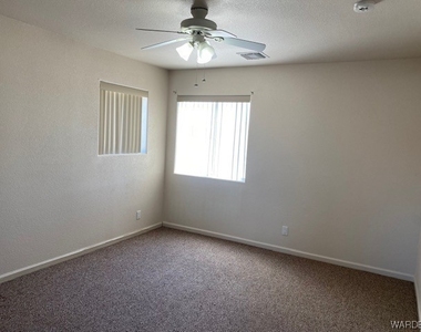 1091 Chaparral Drive - Photo Thumbnail 5