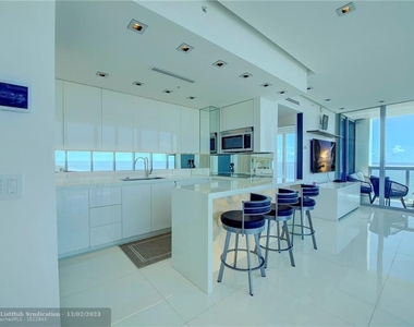 6899 Collins Ave - Photo Thumbnail 11