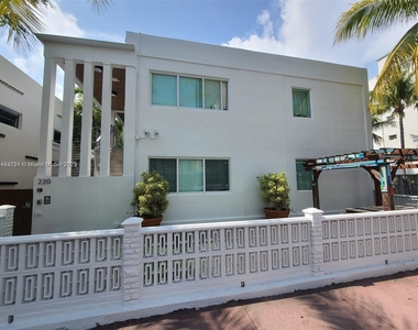 220 Collins Ave - Photo Thumbnail 0