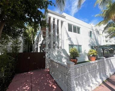 220 Collins Ave - Photo Thumbnail 9