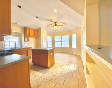 2601 Crestwood Drive - Photo Thumbnail 12