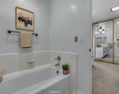 3268 Crownview Drive - Photo Thumbnail 32