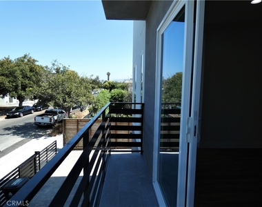 2410 Carmona Avenue - Photo Thumbnail 14