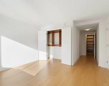 East 54th Street - Photo Thumbnail 4