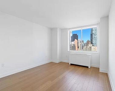 East 54th Street - Photo Thumbnail 3