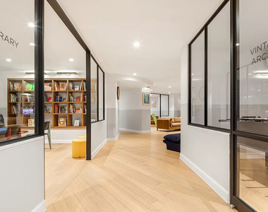 East 54th Street - Photo Thumbnail 11