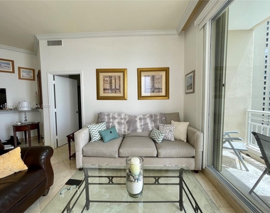 888 Brickell Key Dr - Photo Thumbnail 14