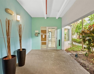 7728 Collins Ave - Photo Thumbnail 24