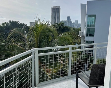 7728 Collins Ave - Photo Thumbnail 5