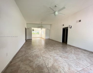 7531 Coquina Dr - Photo Thumbnail 4