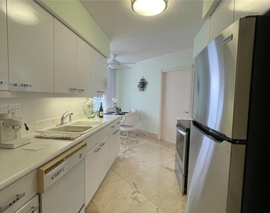 16445 Collins Ave - Photo Thumbnail 9