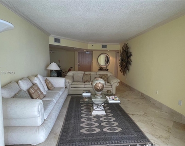 16445 Collins Ave - Photo Thumbnail 4