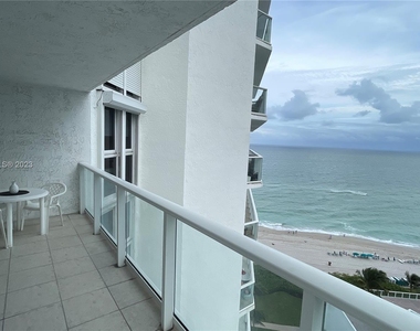 16445 Collins Ave - Photo Thumbnail 26