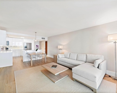 2301 Collins Ave - Photo Thumbnail 8