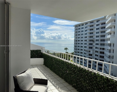 199 Ocean Lane Dr - Photo Thumbnail 2