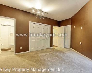 1320 Sw Hall Street #102 - Photo Thumbnail 7