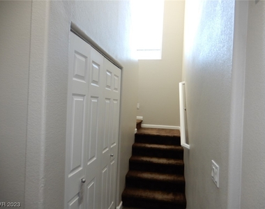 8416 Viansa Loma Avenue - Photo Thumbnail 16