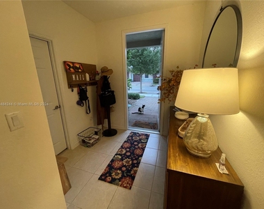 10013 W 32nd Ln - Photo Thumbnail 3