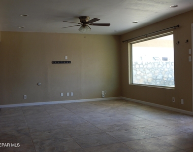 6200 Bluff View Place - Photo Thumbnail 10