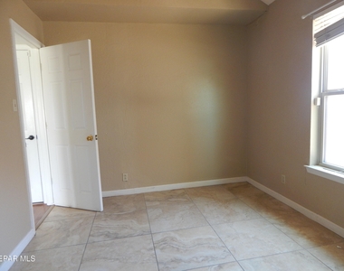 6200 Bluff View Place - Photo Thumbnail 19