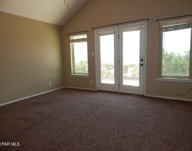 6200 Bluff View Place - Photo Thumbnail 21