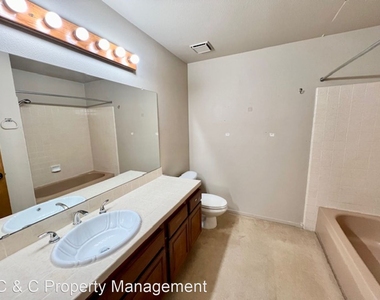 2890 E. Huntington Blvd Apt 121 - Photo Thumbnail 5