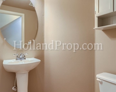 1479 Ne Alexandria Pl - Photo Thumbnail 14