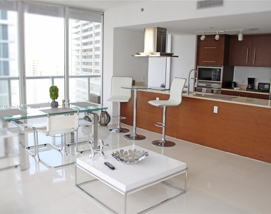 485 Brickell Ave - Photo Thumbnail 3