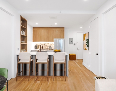 228 Berry Street - Photo Thumbnail 2