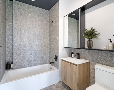 228 Berry Street - Photo Thumbnail 6