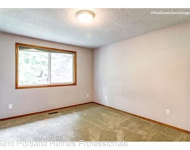 1415 Sw Chastain Ave - Photo Thumbnail 8