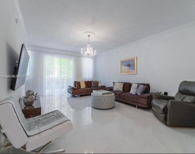 2069 S Ocean Dr - Photo Thumbnail 6