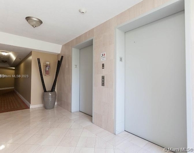 5880 Collins Ave - Photo Thumbnail 3