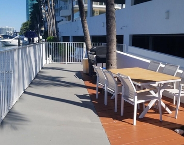 5880 Collins Ave - Photo Thumbnail 4