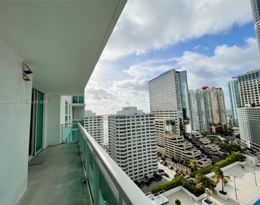 950 Brickell Bay Dr - Photo Thumbnail 5