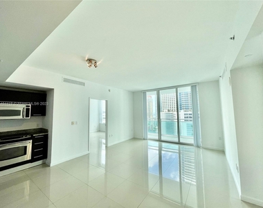 950 Brickell Bay Dr - Photo Thumbnail 7