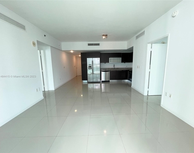 950 Brickell Bay Dr - Photo Thumbnail 9